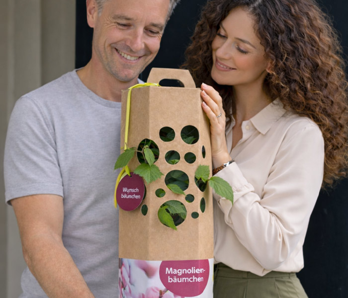 Magnolienbaum-kaufen-Mann-und-Frau